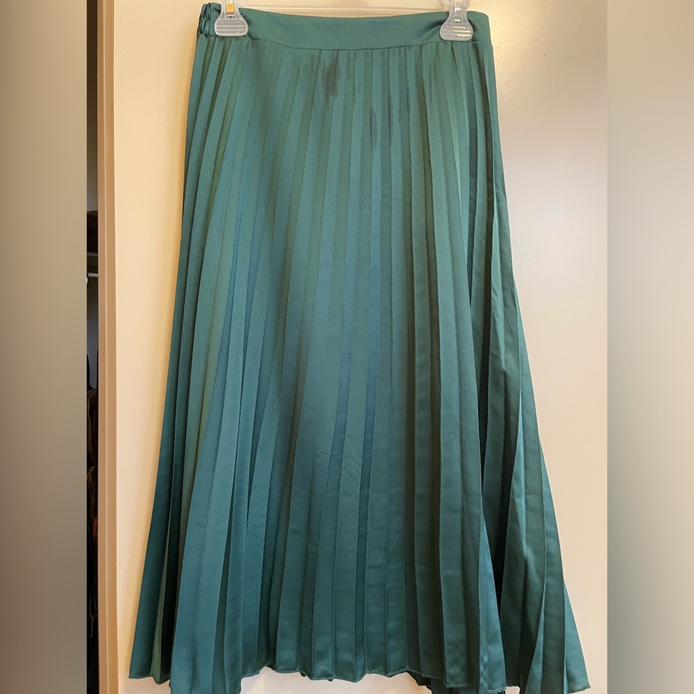 Pleated skirt
